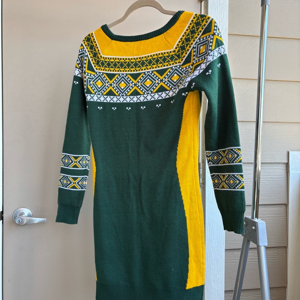 NFL Team Apparel Green and Yellow Sweater - Picture 2 of 3
